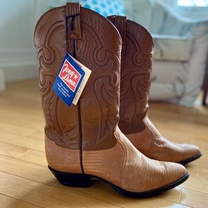 NWT, Vintage Lizard Skin Tony Lama Cowboy Boots. Size 11 D, caramel colour.